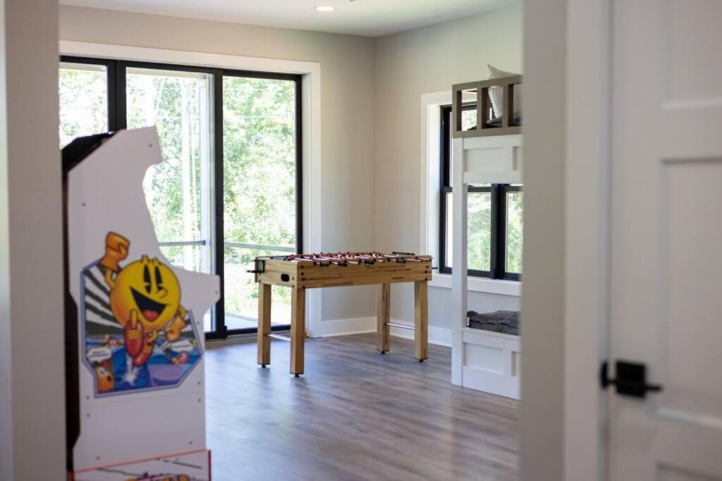 New Home, Dock, Kayaks, Game Room, Water Views Winchester Экстерьер фото